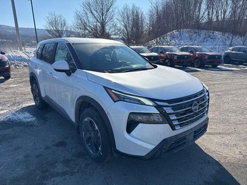 Everest White Pearl Tricoat 2026 Nissan Rogue SV