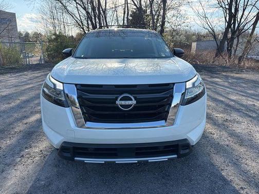 Pearl White Tricoat/Super Black 2023 Nissan Pathfinder Platinum 4WD