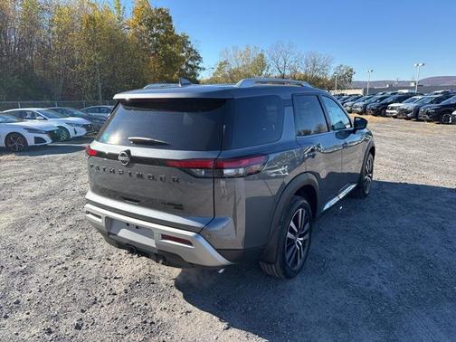 2025 Nissan Pathfinder Platinum 4WD