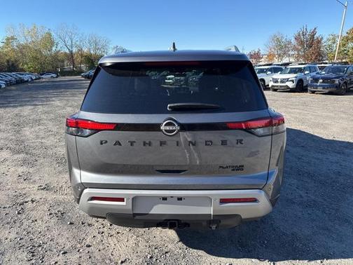 2025 Nissan Pathfinder Platinum 4WD