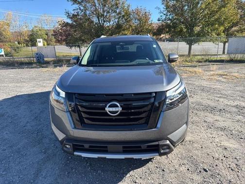 2025 Nissan Pathfinder Platinum 4WD