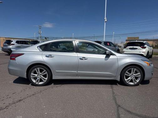 Brilliant Silver 2015 Nissan Altima 3.5 SL