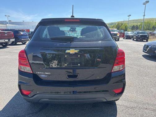 Mosaic Black Metallic 2017 Chevrolet Trax LS