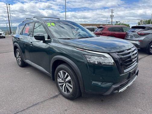 Obsidian Green Pearl 2024 Nissan Pathfinder SL 4WD