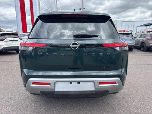 Obsidian Green Pearl 2024 Nissan Pathfinder SL 4WD