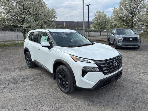 Everest White Pearl Tricoat 2026 Nissan Rogue SV