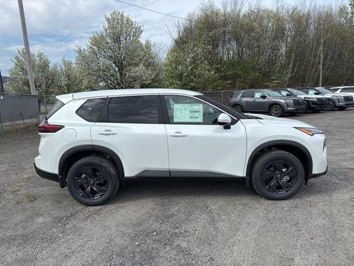 Everest White Pearl Tricoat 2026 Nissan Rogue SV