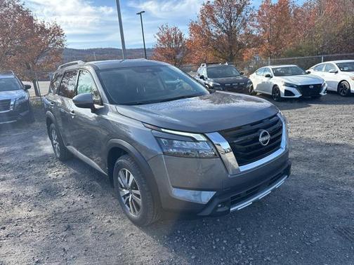 2025 Nissan Pathfinder SL 4WD