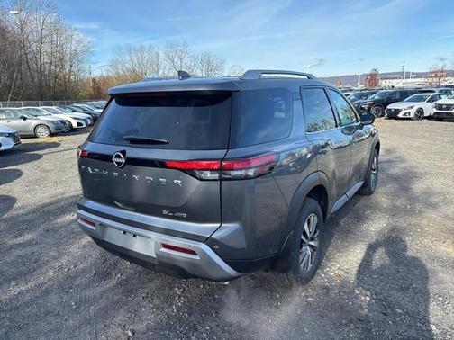 2025 Nissan Pathfinder SL 4WD