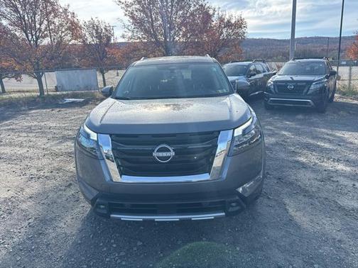 2025 Nissan Pathfinder SL 4WD