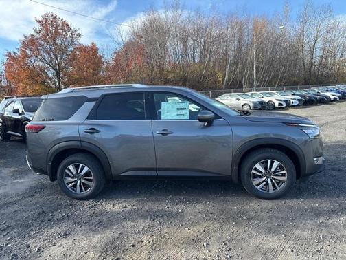 2025 Nissan Pathfinder SL 4WD