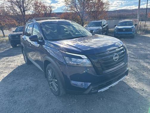 2025 Nissan Pathfinder SL 4WD