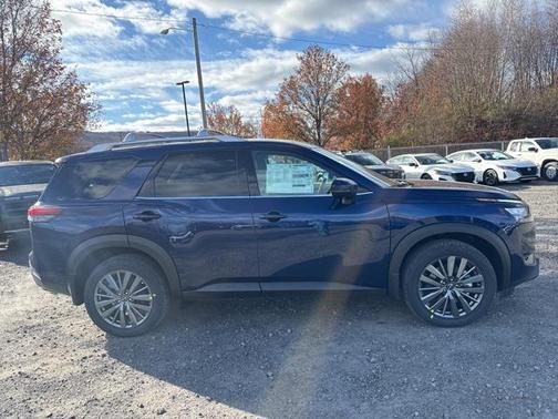 2025 Nissan Pathfinder SL 4WD