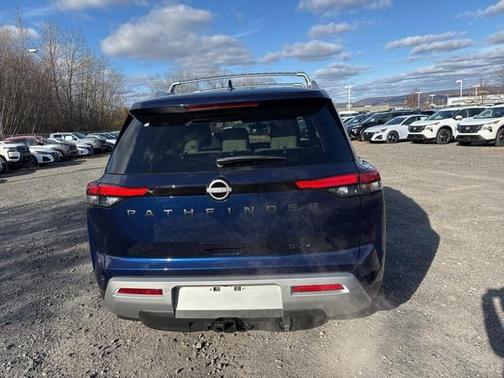 2025 Nissan Pathfinder SL 4WD