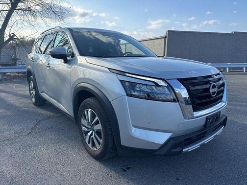 2025 Nissan Pathfinder SL 4WD