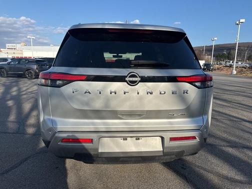 2025 Nissan Pathfinder SL 4WD