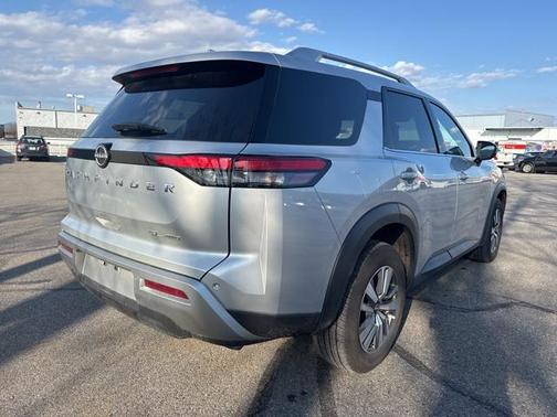 2025 Nissan Pathfinder SL 4WD