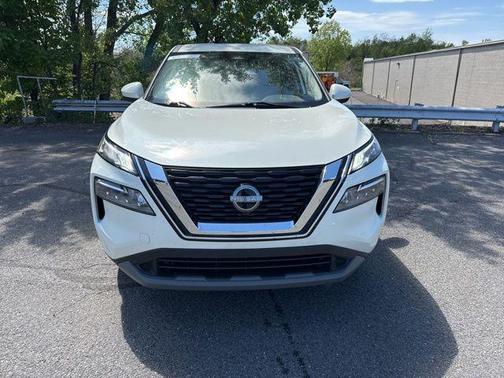 Pearl White Tricoat 2023 Nissan Rogue SV