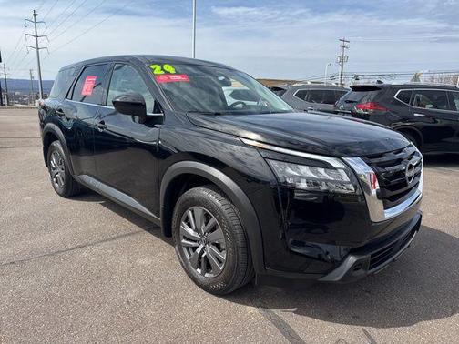 2024 Nissan Pathfinder S 4WD