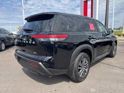 2024 Nissan Pathfinder S 4WD