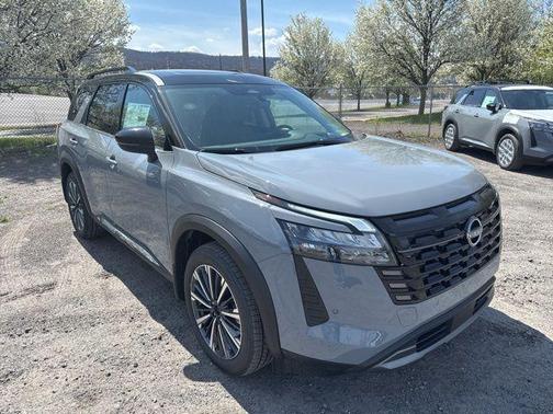 Boulder Gray Pearl/Super Black 2026 Nissan Pathfinder Platinum