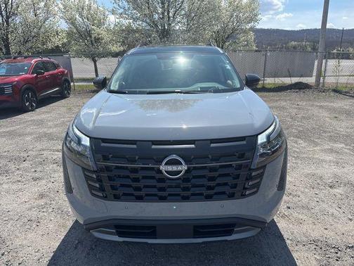 Boulder Gray Pearl/Super Black 2026 Nissan Pathfinder Platinum