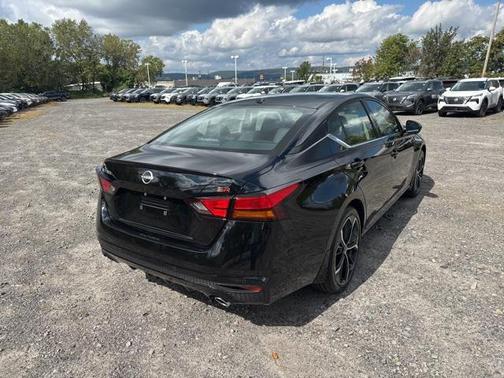 2025 Nissan Altima SR FWD