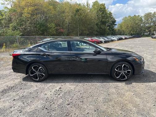 2025 Nissan Altima SR FWD