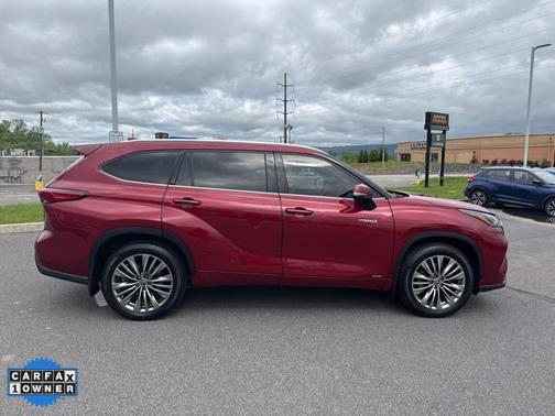 2021 Toyota Highlander Hybrid Platinum