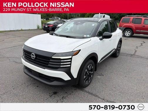 Aspen White Tricoat/Super Black 2026 Nissan Kicks SV