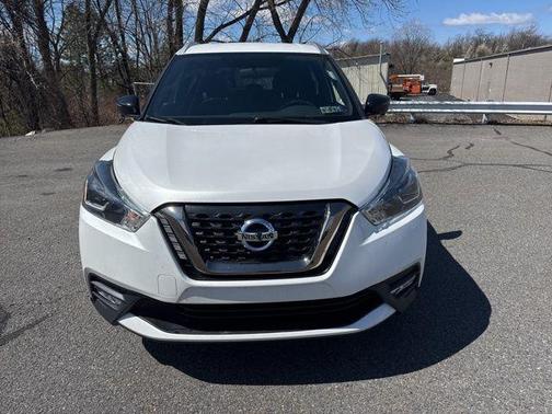 Aspen White Tricoat 2019 Nissan Kicks SR