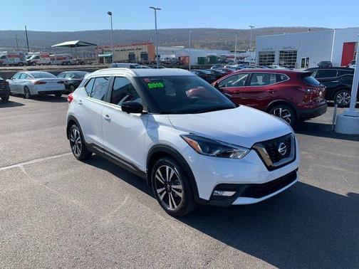 Aspen White Tricoat 2019 Nissan Kicks SR