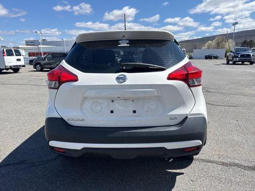 Aspen White Tricoat 2019 Nissan Kicks SR