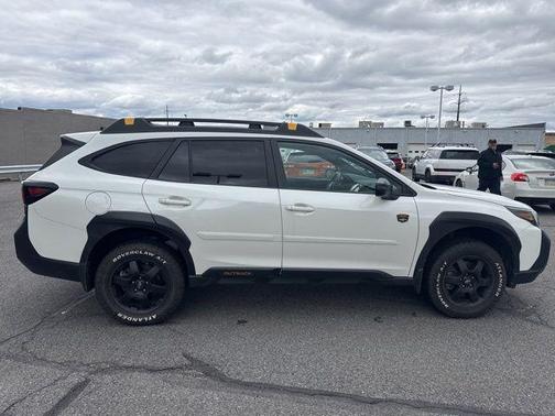 Crystal White Pearl 2023 Subaru Outback Wilderness