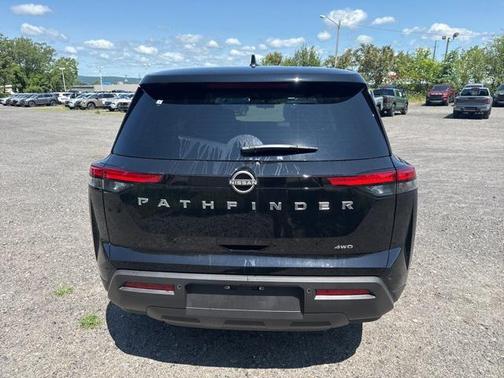 2025 Nissan Pathfinder S 4WD