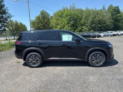 2025 Nissan Pathfinder S 4WD