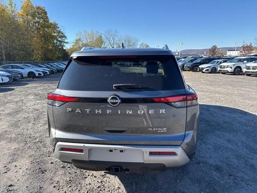 2025 Nissan Pathfinder Platinum 4WD