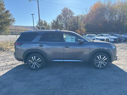 2025 Nissan Pathfinder Platinum 4WD
