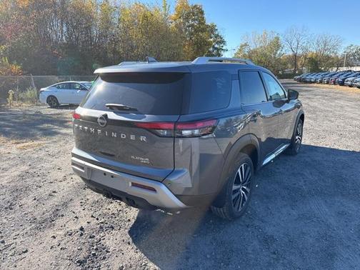 2025 Nissan Pathfinder Platinum 4WD