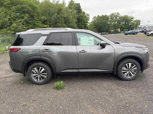 2025 Nissan Pathfinder SL 4WD