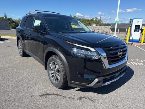 2025 Nissan Pathfinder SL 4WD