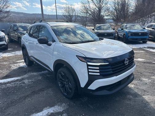 Aspen White Tricoat 2026 Nissan Kicks SR