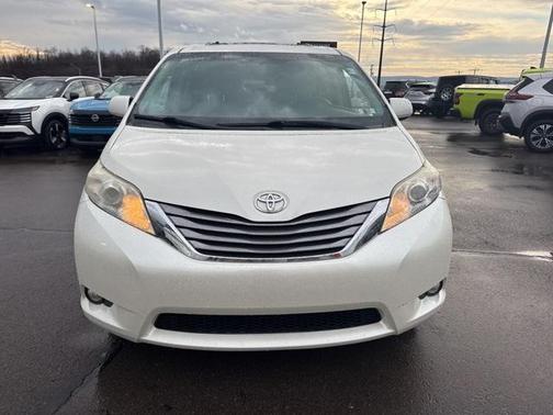 2017 Toyota Sienna XLE