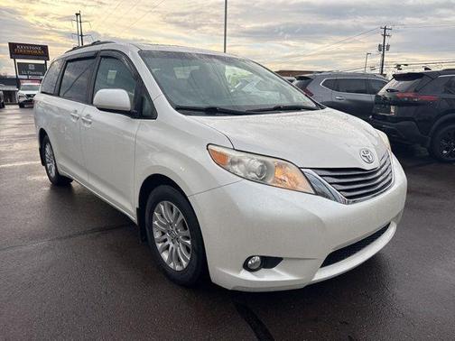 2017 Toyota Sienna XLE