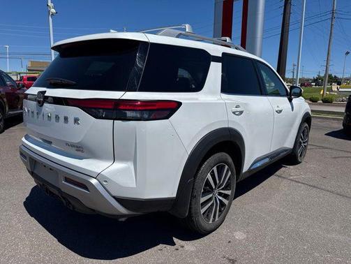 Everest White Pearl Tricoat 2025 Nissan Pathfinder Platinum 4WD