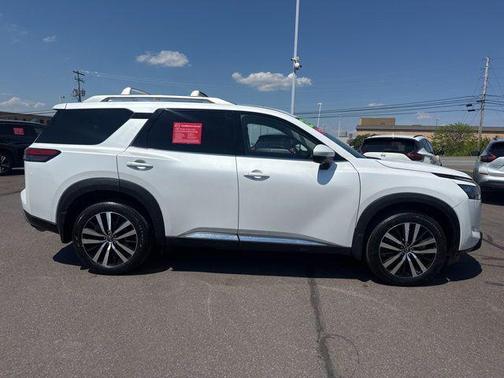 Everest White Pearl Tricoat 2025 Nissan Pathfinder Platinum 4WD