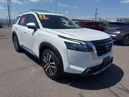 Everest White Pearl Tricoat 2025 Nissan Pathfinder Platinum 4WD