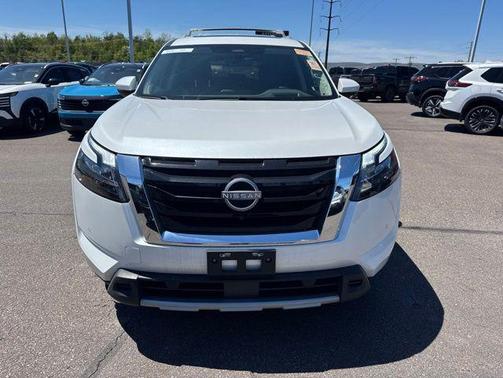 Everest White Pearl Tricoat 2025 Nissan Pathfinder Platinum 4WD