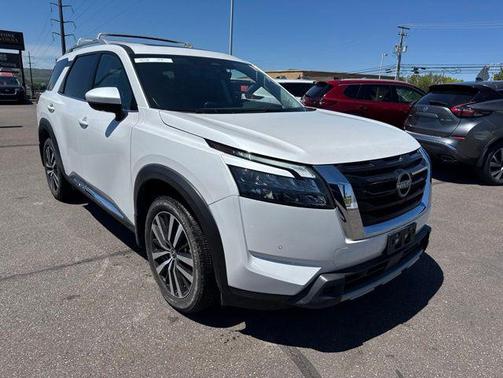 Everest White Pearl Tricoat 2025 Nissan Pathfinder Platinum 4WD