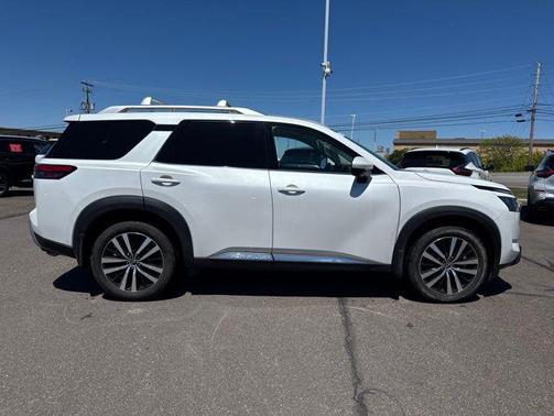 Everest White Pearl Tricoat 2025 Nissan Pathfinder Platinum 4WD
